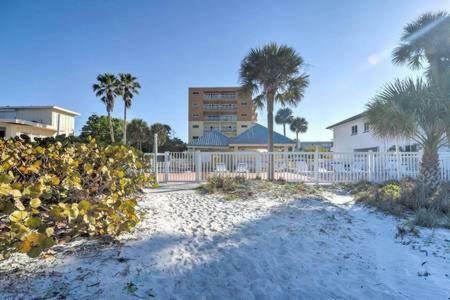 Appartamento Townhouse At San Remo Clearwater Beach Esterno foto